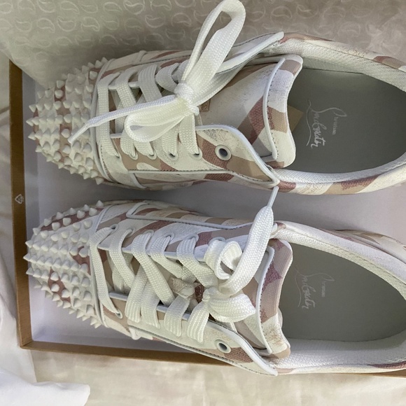 Christian Louboutin - Picture 2 of 8